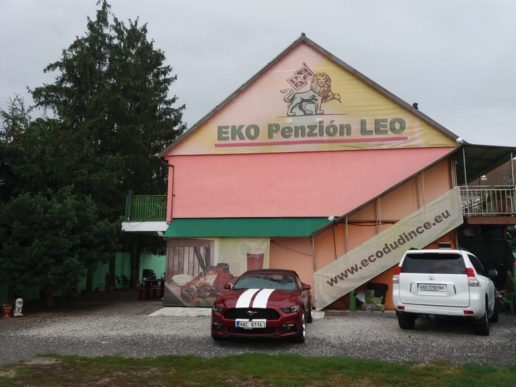 Slovenska Route 66 - Mustang Cabrio Penzion LEO